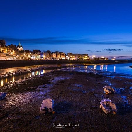 Idealement Situe "Le Studio" Les Locations Isahora Sont Aussi A 2 Pas Du Chateau D'Eu, Des Falaises Du Treport, De Mers Les Bains Et Aux Portes De La Baie De Somme Eu (Seine-Maritime) Exteriér fotografie