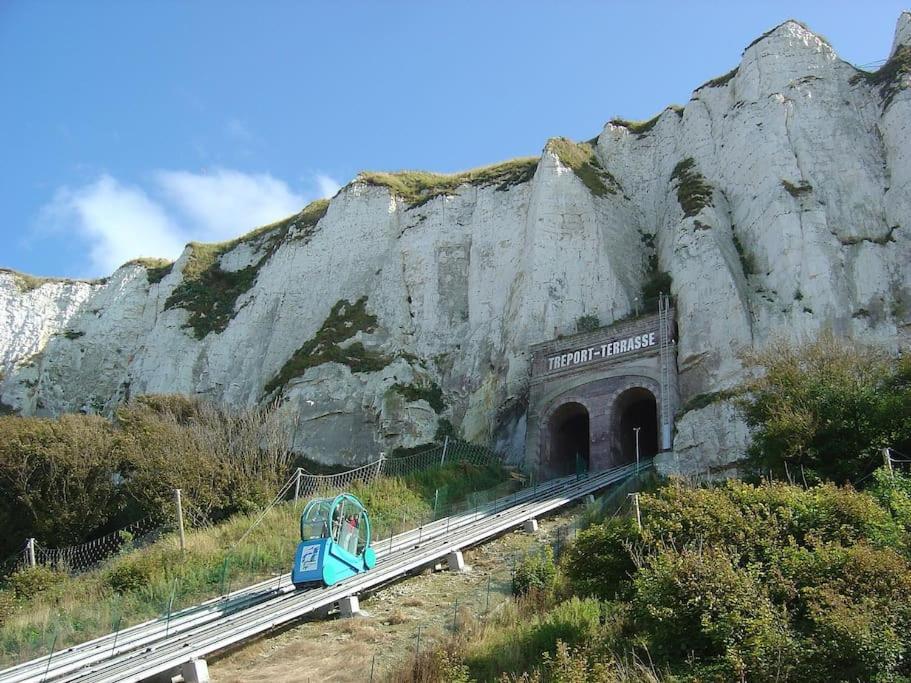 Idealement Situe "Le Studio" Les Locations Isahora Sont Aussi A 2 Pas Du Chateau D'Eu, Des Falaises Du Treport, De Mers Les Bains Et Aux Portes De La Baie De Somme Eu (Seine-Maritime) Exteriér fotografie
