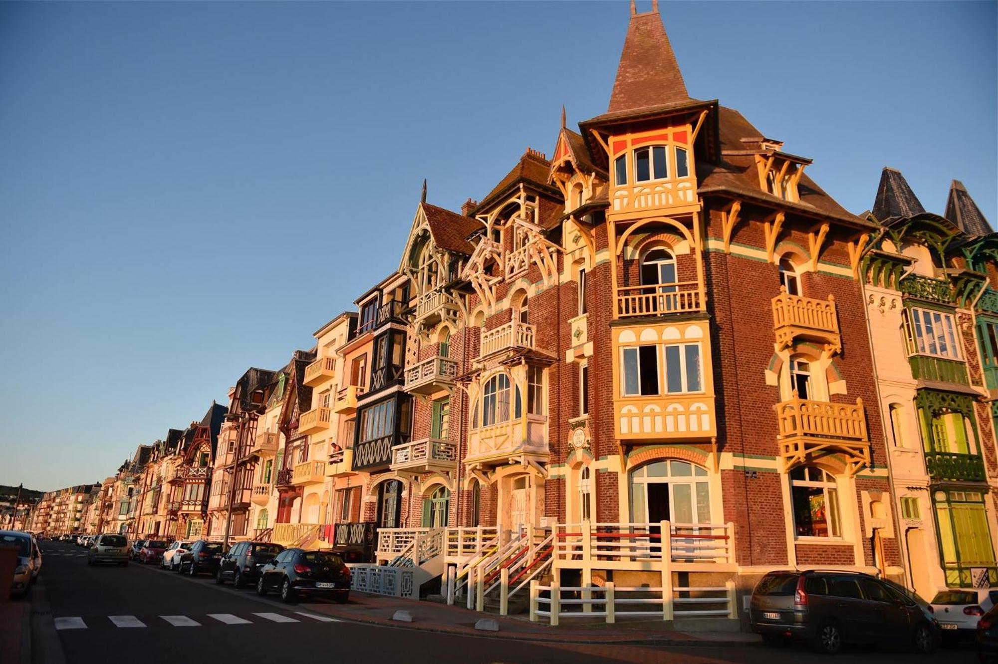 Idealement Situe "Le Studio" Les Locations Isahora Sont Aussi A 2 Pas Du Chateau D'Eu, Des Falaises Du Treport, De Mers Les Bains Et Aux Portes De La Baie De Somme Eu (Seine-Maritime) Exteriér fotografie
