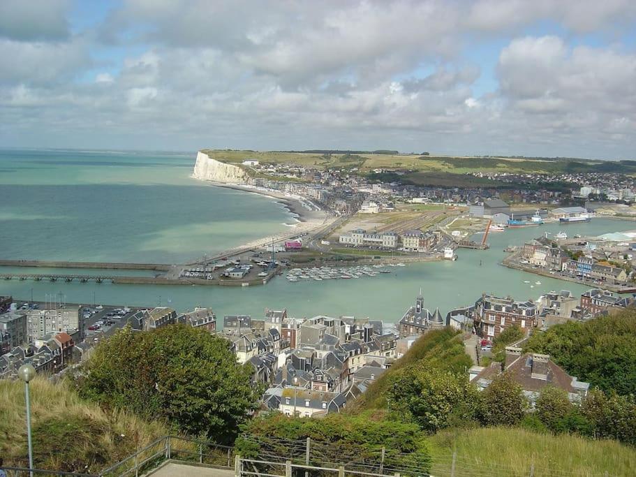 Idealement Situe "Le Studio" Les Locations Isahora Sont Aussi A 2 Pas Du Chateau D'Eu, Des Falaises Du Treport, De Mers Les Bains Et Aux Portes De La Baie De Somme Eu (Seine-Maritime) Exteriér fotografie
