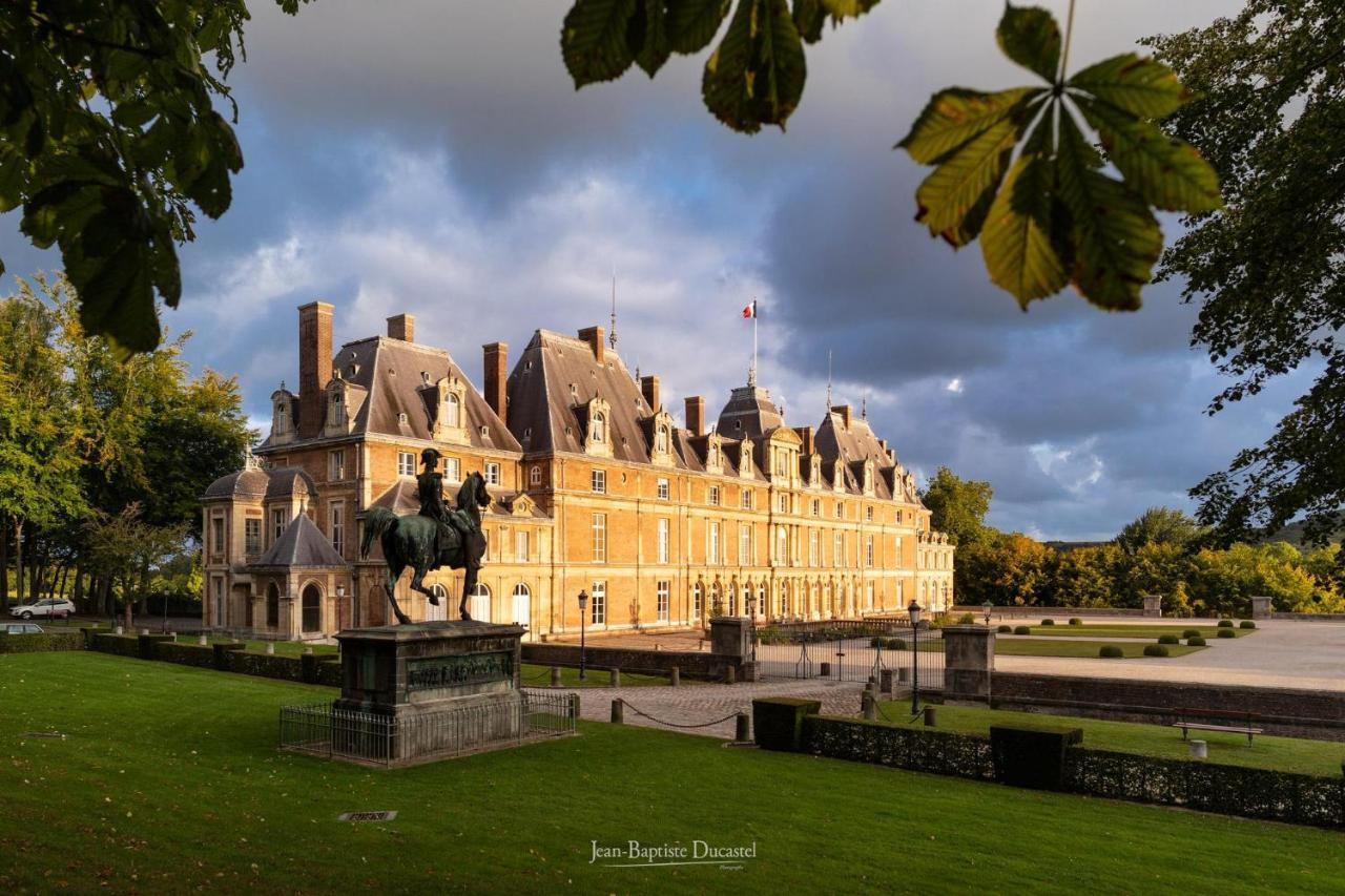 Idealement Situe "Le Studio" Les Locations Isahora Sont Aussi A 2 Pas Du Chateau D'Eu, Des Falaises Du Treport, De Mers Les Bains Et Aux Portes De La Baie De Somme Eu (Seine-Maritime) Exteriér fotografie